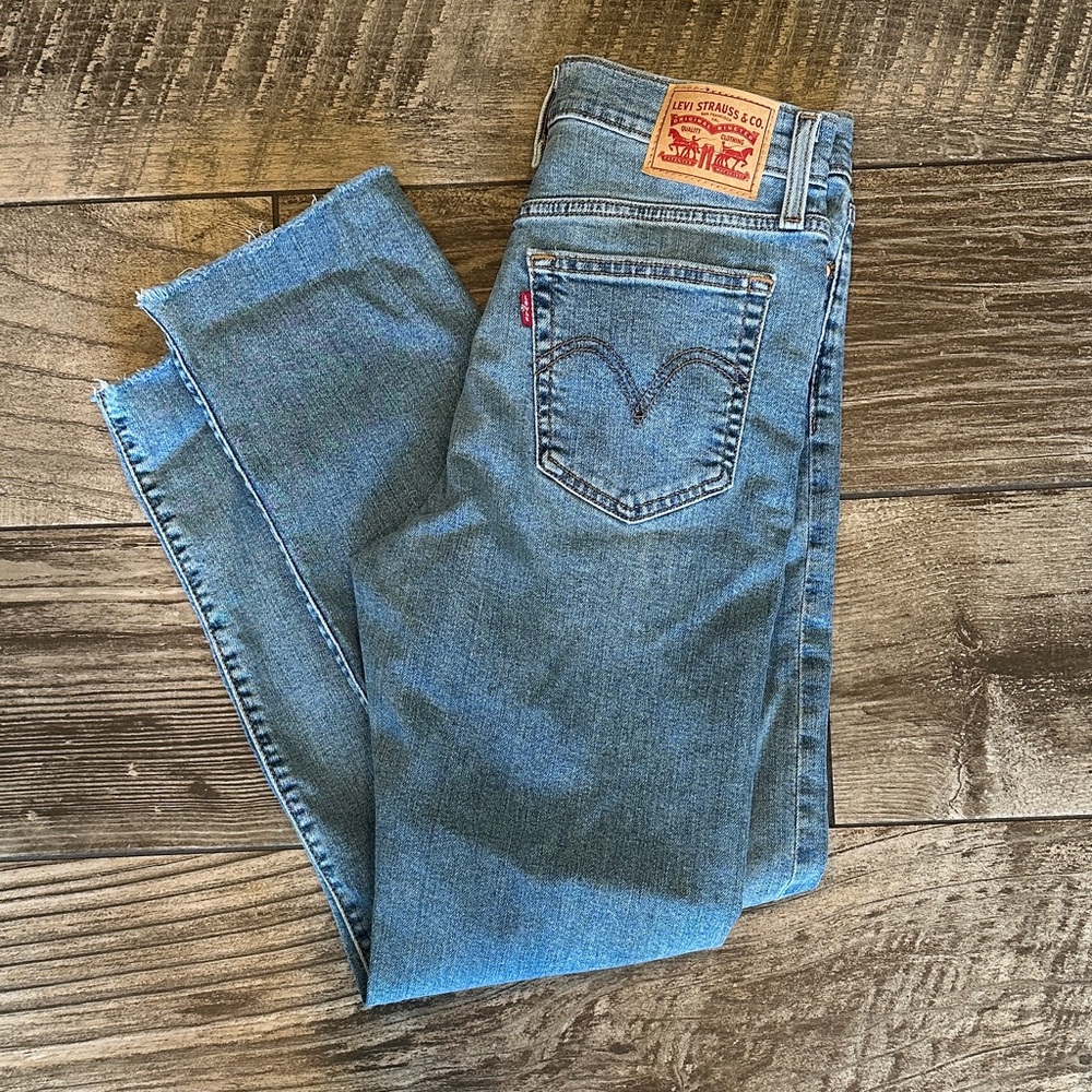 Levi's Wedgie Straight Classic Blue Jeans 28